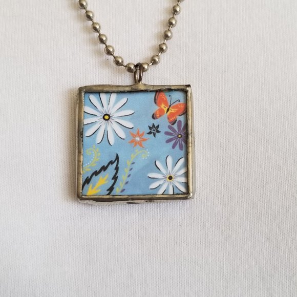 Daisy & Butterfly Necklace Pendant Microscope Slide - Picture 2 of 9